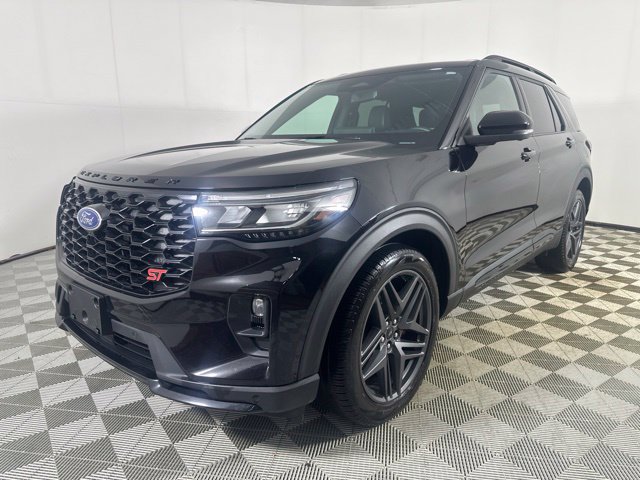 Used 2025 Ford Explorer ST AWD/4WD image 3