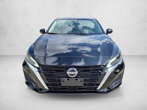 Used 2023 Nissan Altima 2.5 SV FWD image 2