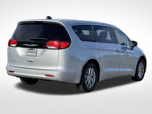 Used 2023 Chrysler Voyager LX image 32