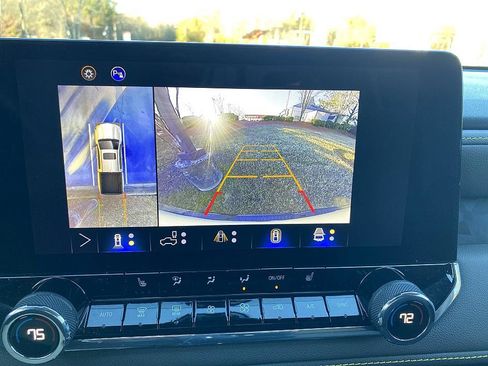 Used 2024 Chevrolet Colorado ZR2 w/ Technology Package image 15