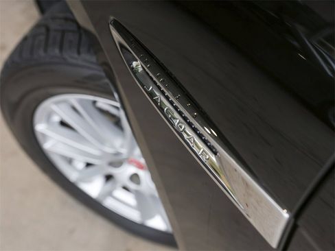 Used 2019 Jaguar F-PACE Prestige image 14