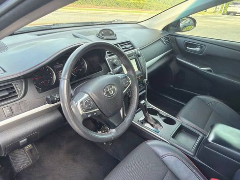 Used 2017 Toyota Camry SE FWD image 8