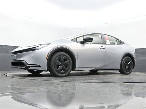 New 2026 Toyota Prius LE image 25