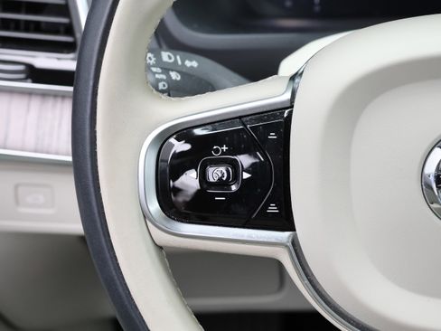 Used 2023 Volvo XC90 B6 Ultimate w/ Protection Package Premier image 19