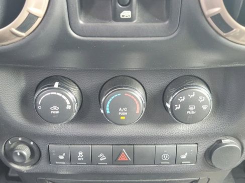 Used 2016 Jeep Wrangler Unlimited Sahara AWD/4WD image 29