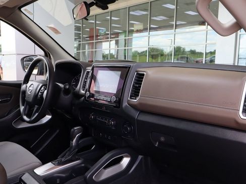 Used 2022 Nissan Frontier SV w/ Technology Package RWD image 39