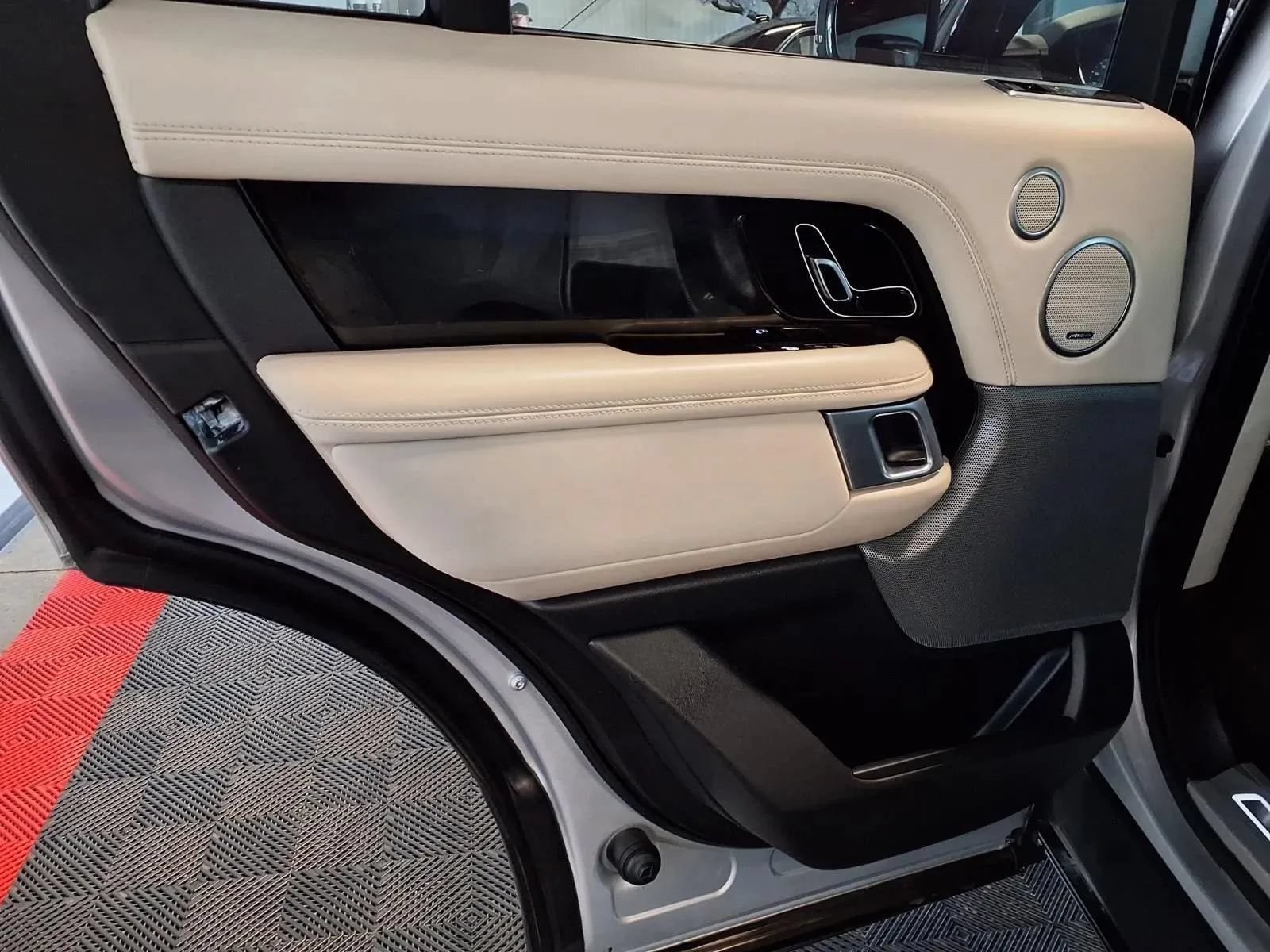 Used 2018 Land Rover Range Rover Supercharged AWD/4WD image 15