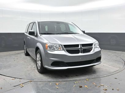 Used 2018 Dodge Grand Caravan SE w/ UConnect Hands-Free Group