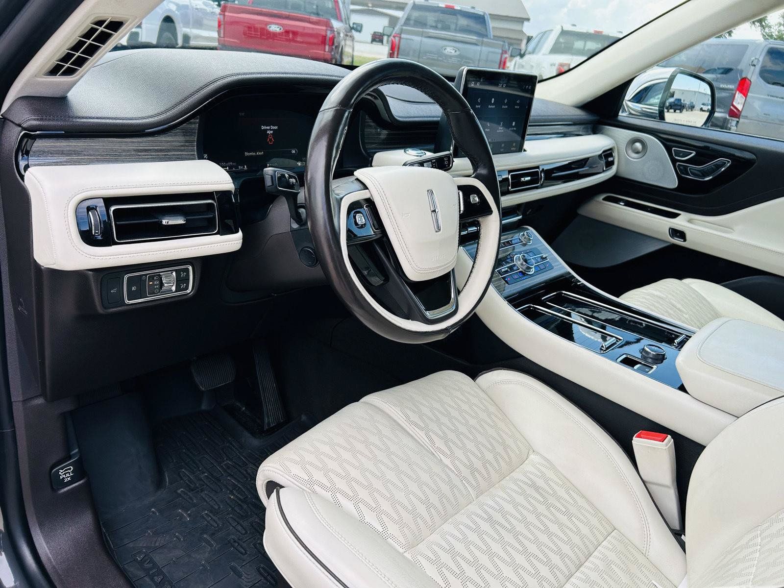 Used 2020 Lincoln Aviator Black Label w/ Class IV Trailer Tow Package AWD/4WD image 20