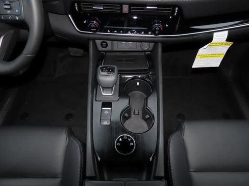 Used 2025 Nissan Rogue SL image 23