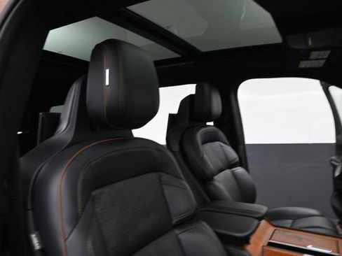 Certified 2025 Lincoln Navigator Black Label AWD/4WD image 32