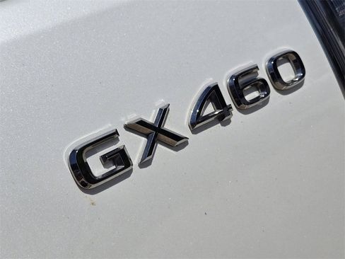 Used 2022 Lexus GX 460 Premium w/ Premium Package image 16