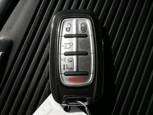 Used 2023 Chrysler Pacifica Touring-L FWD image 30