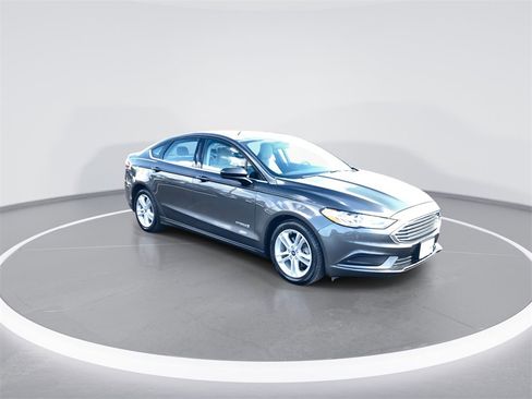 Used 2018 Ford Fusion S image 2