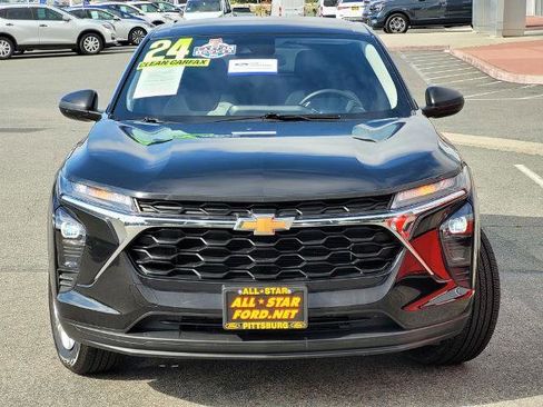 Used 2024 Chevrolet Trax LS FWD image 2