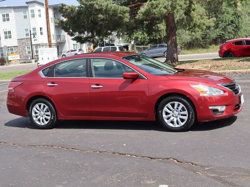 Used 2014 Nissan Altima 2.5 S FWD image 2