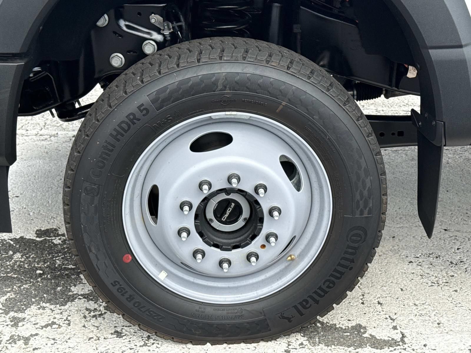 New 2026 Ford F550 4x4 Crew Cab image 9