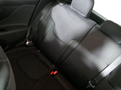 Used 2019 Jeep Renegade Altitude w/ Quick Order Package 2XM image 12