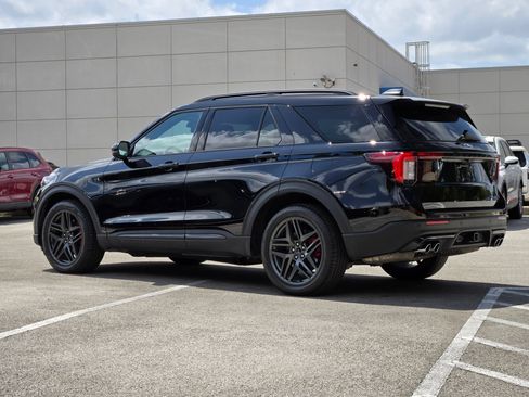 Used 2025 Ford Explorer ST AWD/4WD image 5