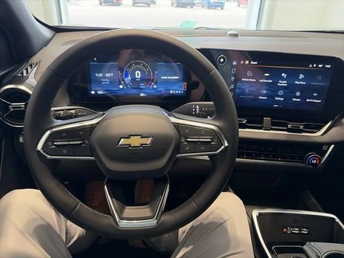 New 2026 Chevrolet Equinox LT w/ Convenience Package II FWD image 16