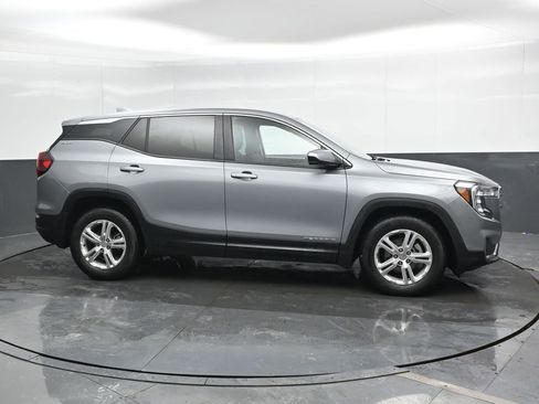 Used 2024 GMC Terrain SLE image 4