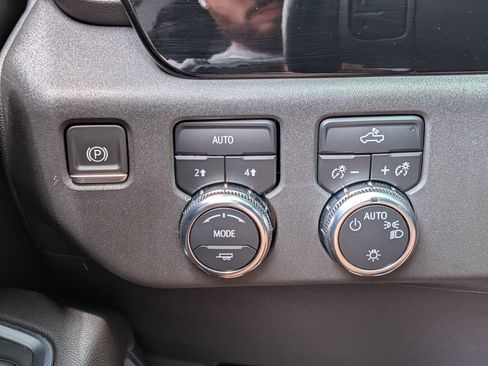 Used 2022 GMC Sierra 1500 SLE AWD/4WD image 23