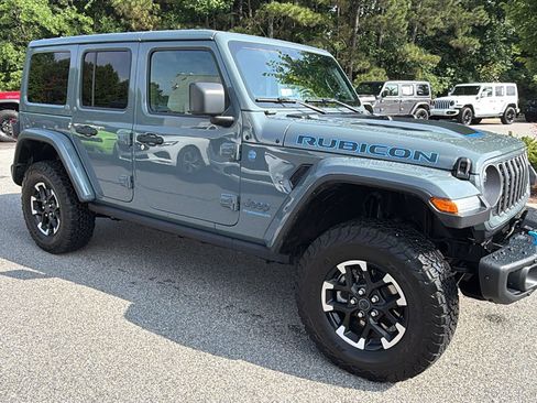 Used 2025 Jeep Wrangler Unlimited Rubicon 4xe AWD/4WD image 5