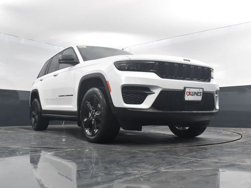 New 2025 Jeep Grand Cherokee Altitude image 39