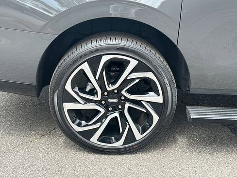 New 2026 Lincoln Navigator L Black Label AWD/4WD image 21