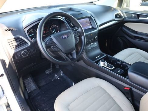 Used 2020 Ford Edge SE image 11