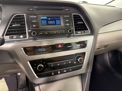 Used 2015 Hyundai Sonata SE FWD image 16