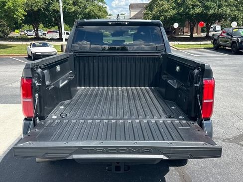 Used 2025 Toyota Tacoma TRD Off-Road AWD/4WD image 5