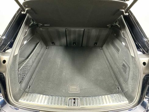 Certified 2022 Porsche Cayenne Platinum Edition image 27