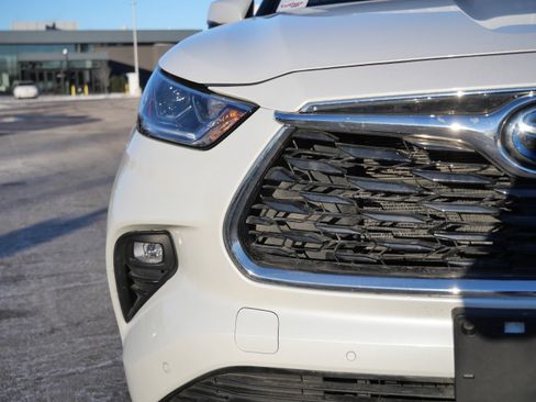 Certified 2021 Toyota Highlander Platinum image 17