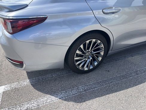 Used 2025 Lexus ES 300h w/ Technology Package image 5