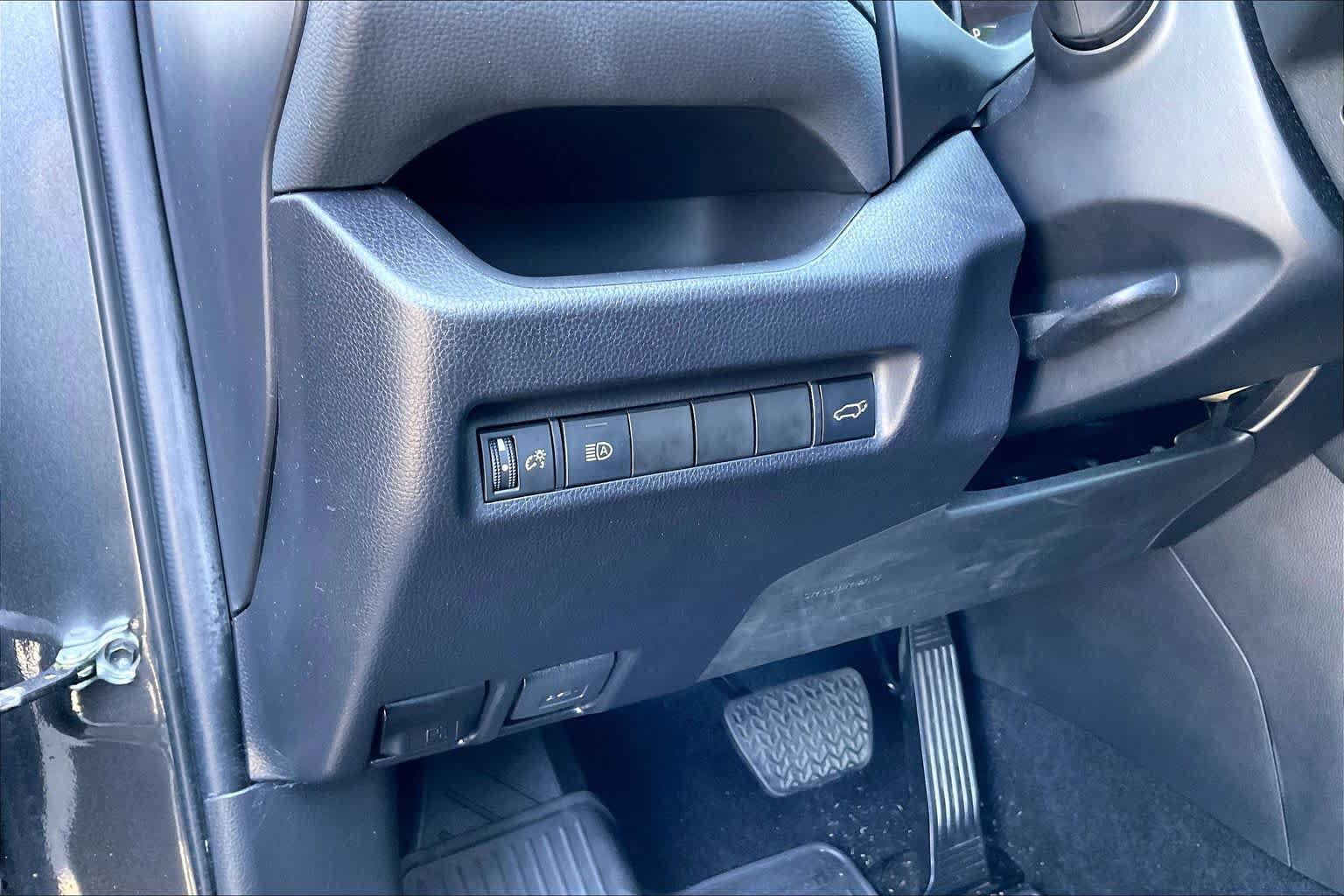 Certified 2022 Toyota RAV4 XLE w/ Convenience Package FWD image 33