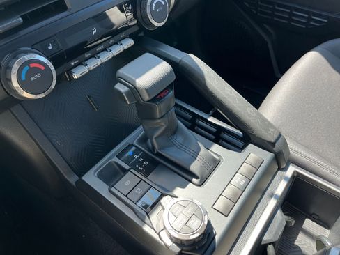 Used 2025 Toyota Tacoma TRD Off-Road image 41