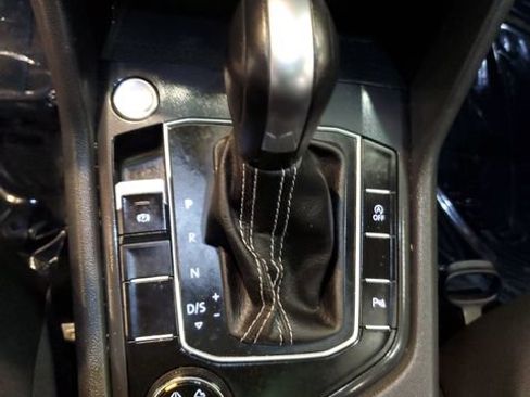 Used 2021 Volkswagen Tiguan SEL AWD/4WD image 25