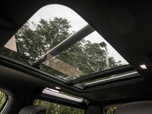 Used 2023 Land Rover Defender 90 X image 25