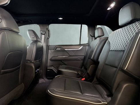 Used 2024 GMC Acadia Denali w/ Super Cruise Package image 24