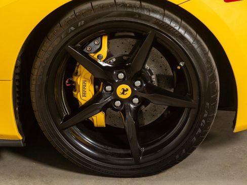 Used 2016 Ferrari 488 GTB RWD image 29