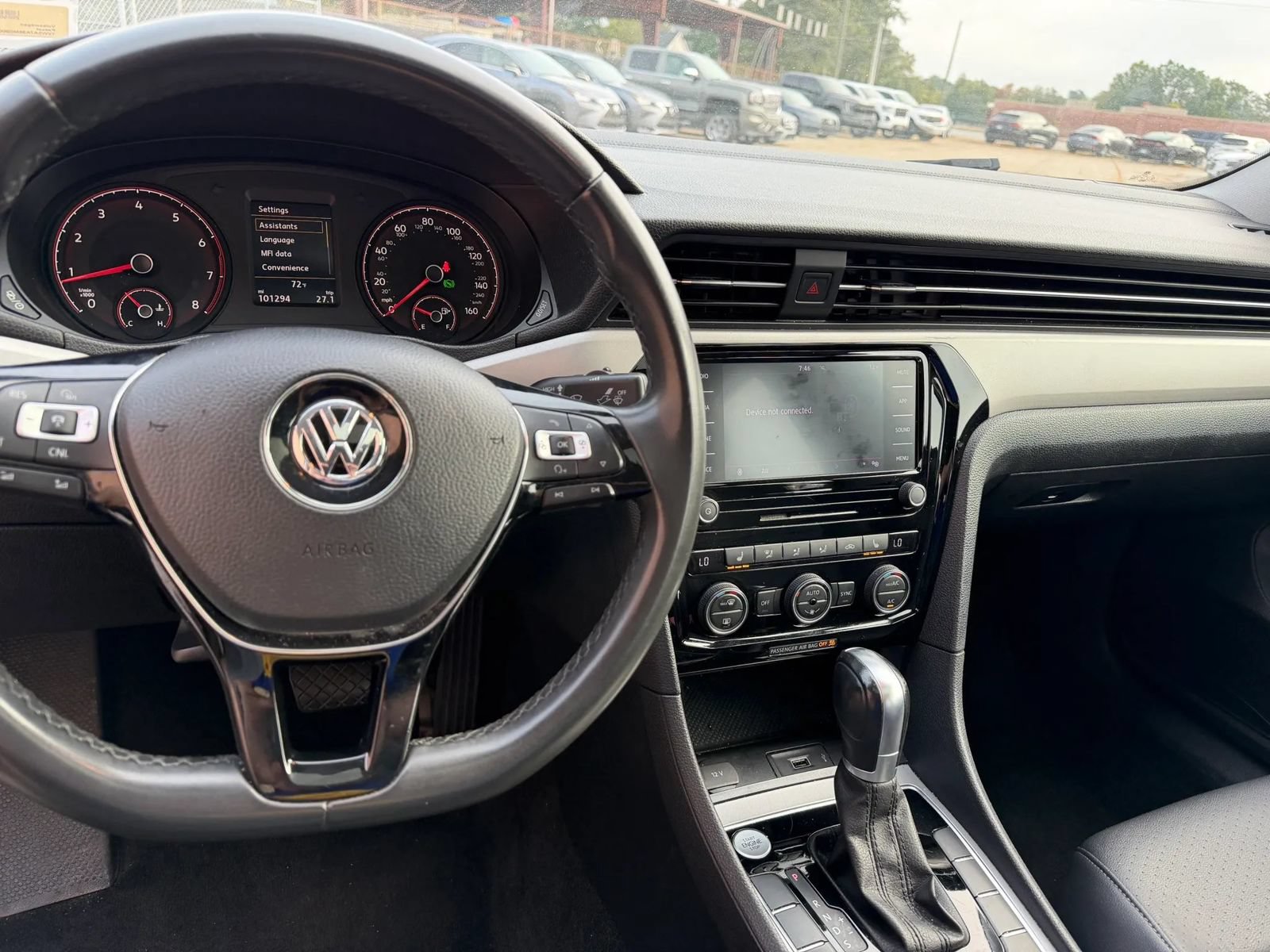 Used 2021 Volkswagen Passat 2.0T SE FWD image 13