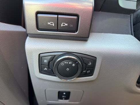 Used 2019 Ford F250 XLT w/ XLT Premium Package image 12