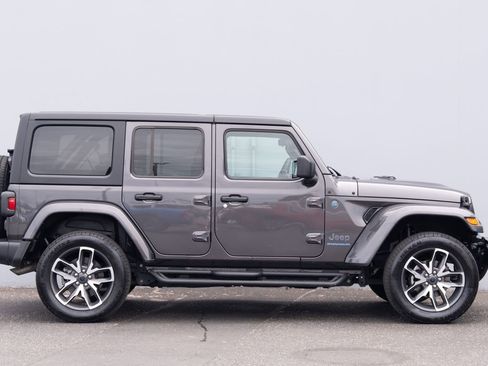 Used 2024 Jeep Wrangler Unlimited AWD/4WD image 24