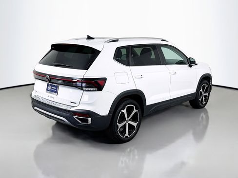Certified 2025 Volkswagen Taos SEL image 9
