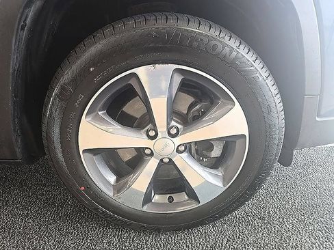 Used 2019 Jeep Cherokee Limited AWD/4WD image 39
