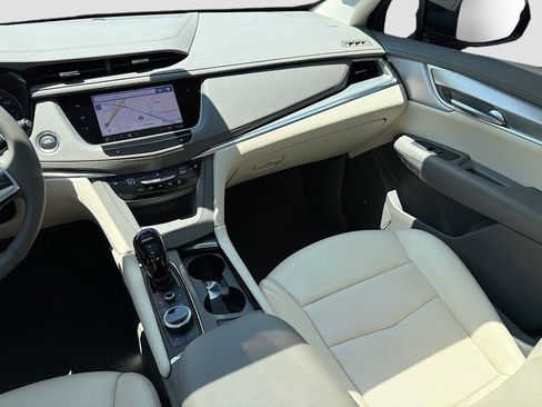 Certified 2024 Cadillac XT5 Premium Luxury w/ Technology Package FWD image 14