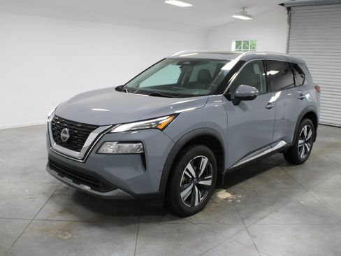 Used 2023 Nissan Rogue SL w/ SL Premium Package image 4