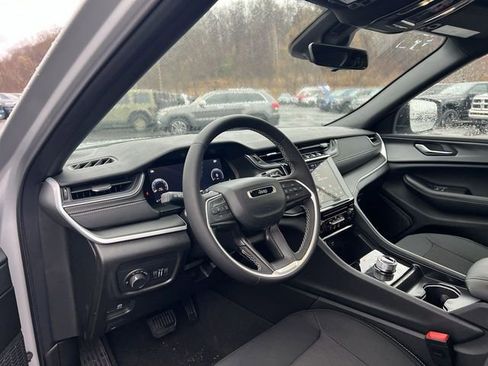 New 2026 Jeep Grand Cherokee Laredo AWD/4WD image 10