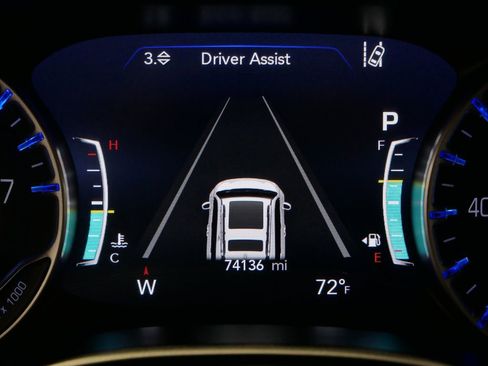 Used 2024 Chrysler Pacifica Touring-L image 30